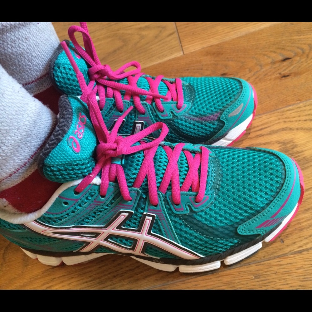 Women’s ASICS gt2000